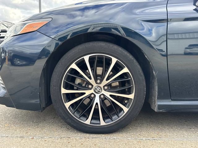 Used 2019 Toyota Camry SE image 3