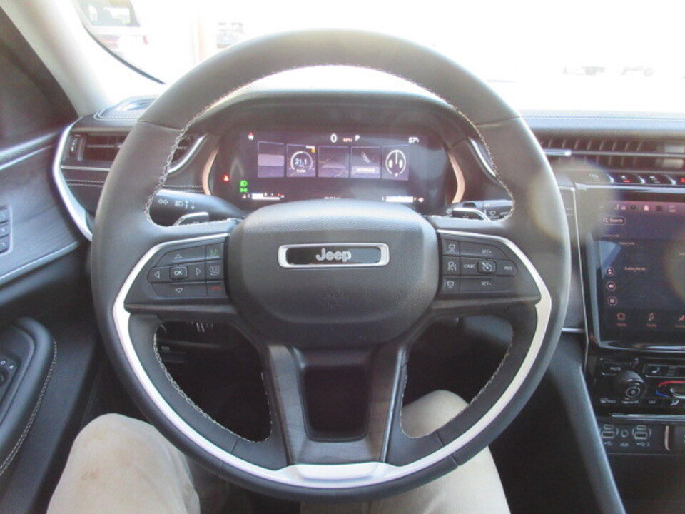 Used 2023 Jeep Grand Cherokee L Limited w/ Trailer Tow Group (B) image 14