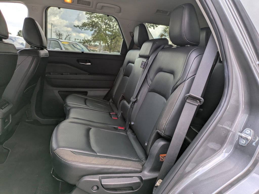 Used 2023 Nissan Pathfinder SL image 15