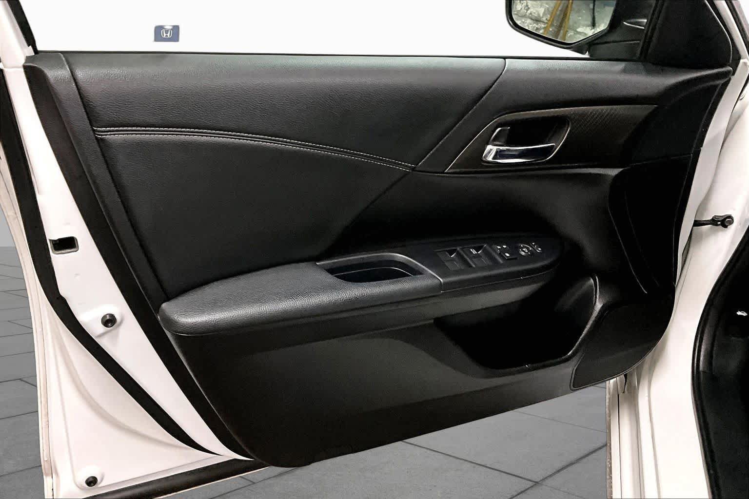 Used 2017 Honda Accord Sport image 20