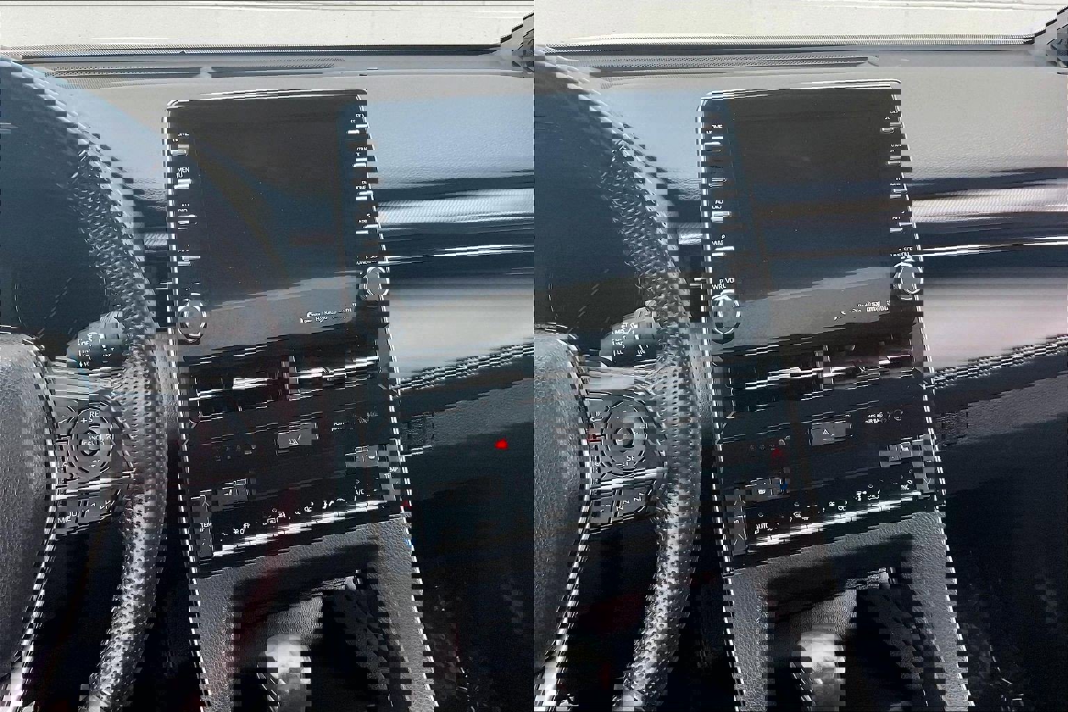 Used 2022 Toyota Avalon XSE image 7