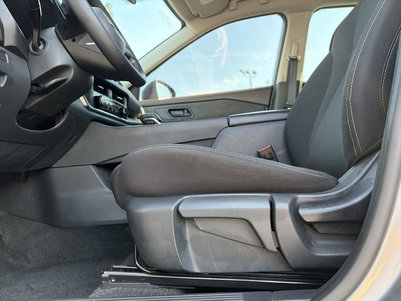 Used 2023 Nissan Rogue S image 26