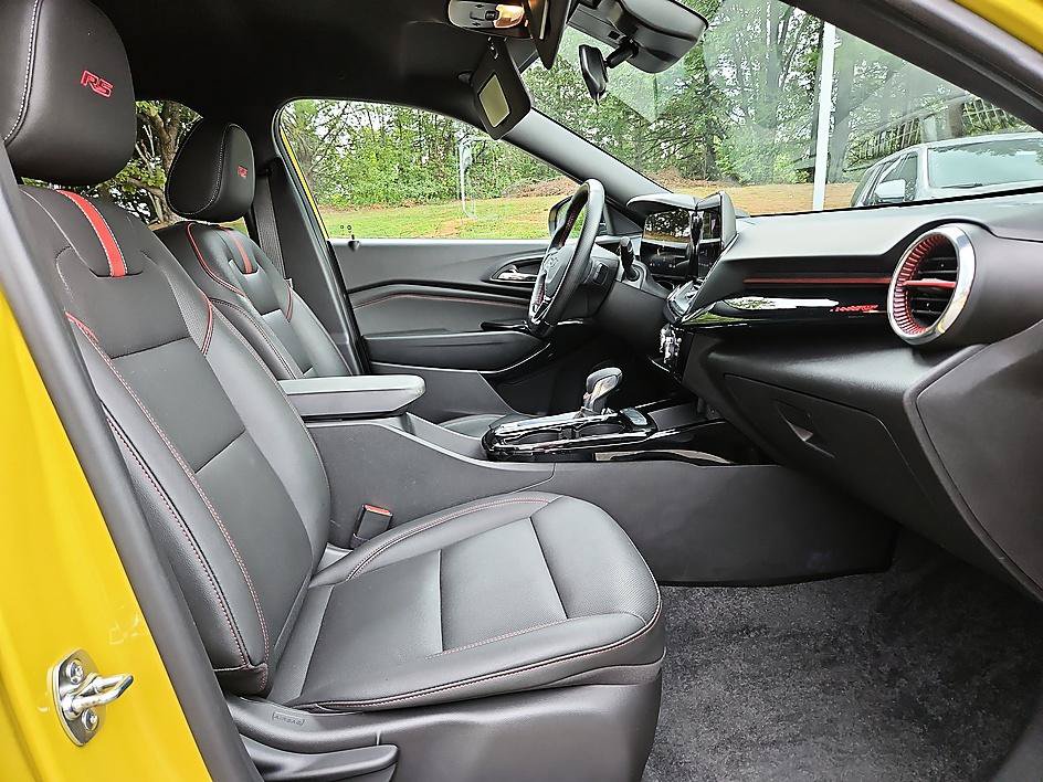 Used 2025 Chevrolet Trax RS w/ Driver Confidence Package FWD image 13