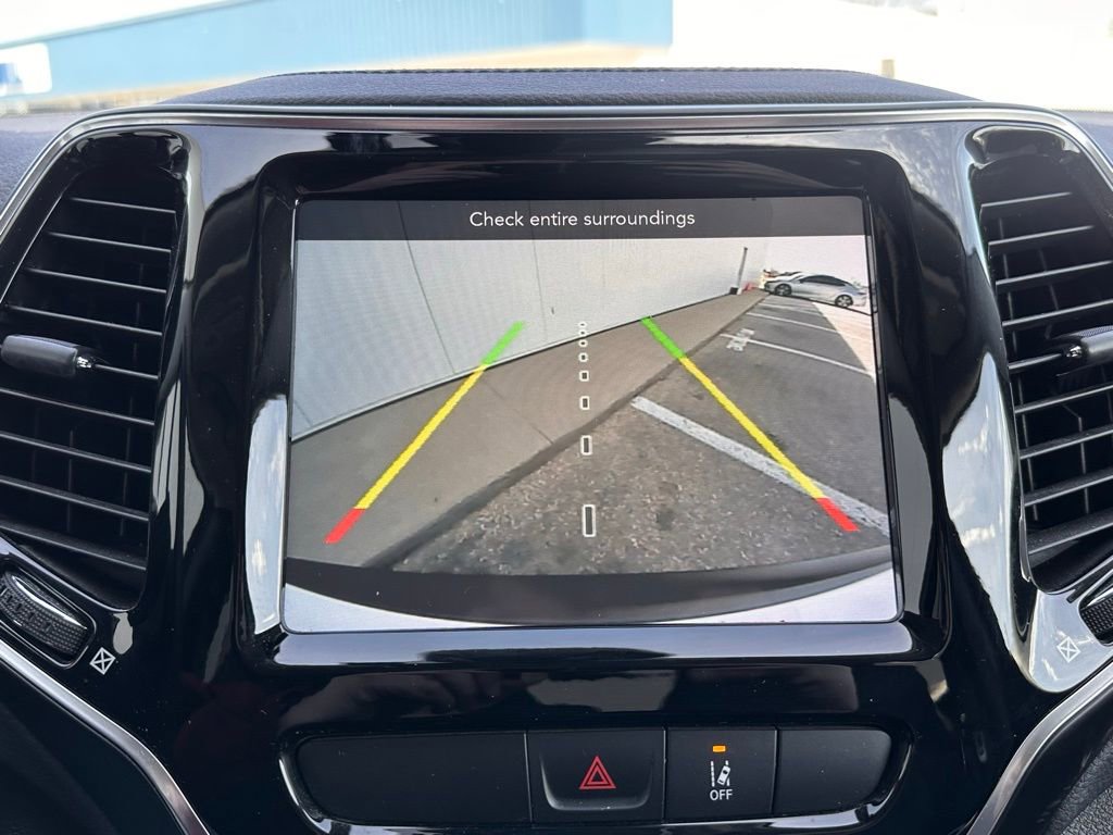 Used 2022 Jeep Cherokee Limited w/ Mopar Interior Package AWD/4WD image 36