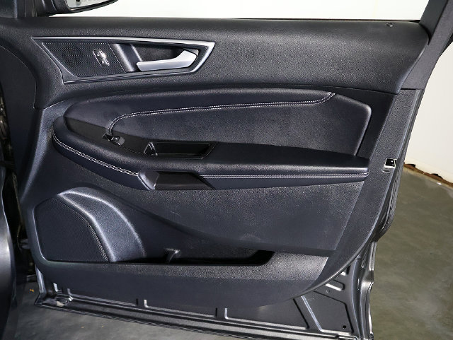 Used 2018 Ford Edge Titanium w/ Equipment Group 302A AWD/4WD image 34