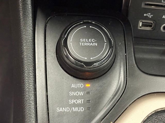 Used 2015 Jeep Cherokee Limited w/ Trailer Tow Group AWD/4WD image 26