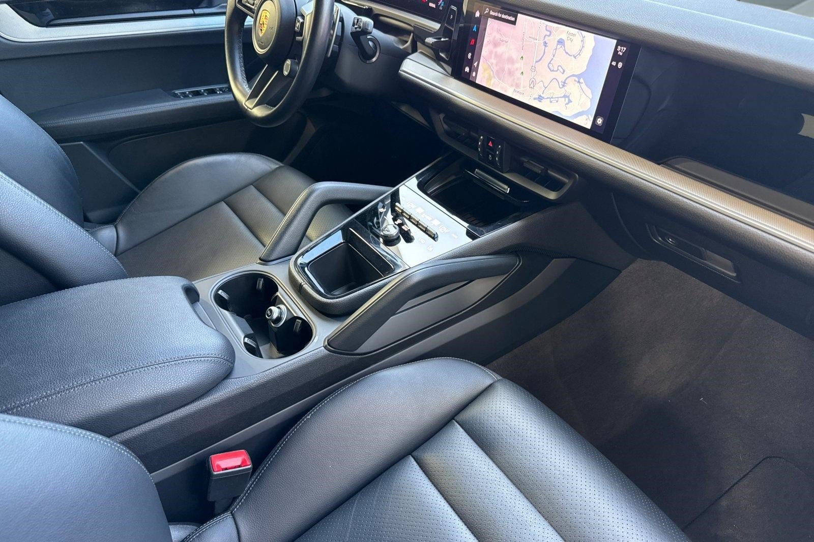 Used 2024 Porsche Cayenne AWD/4WD image 33