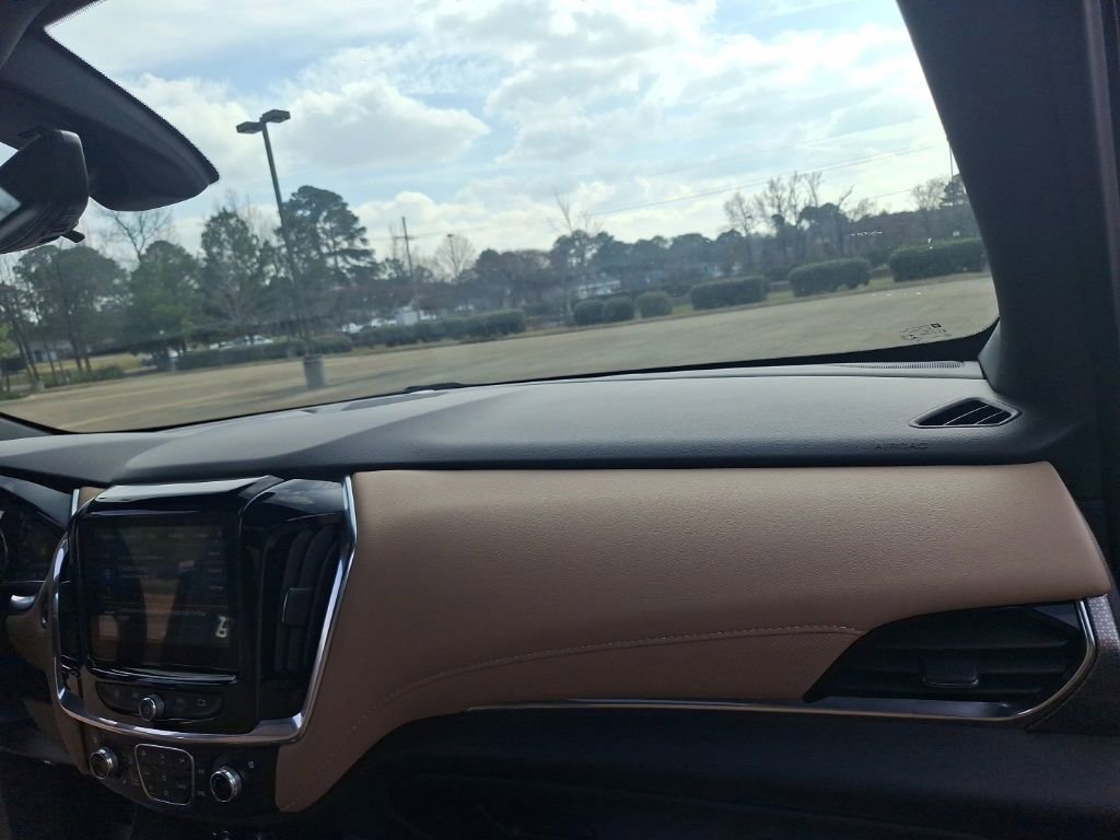 Used 2023 Chevrolet Traverse Premier image 30