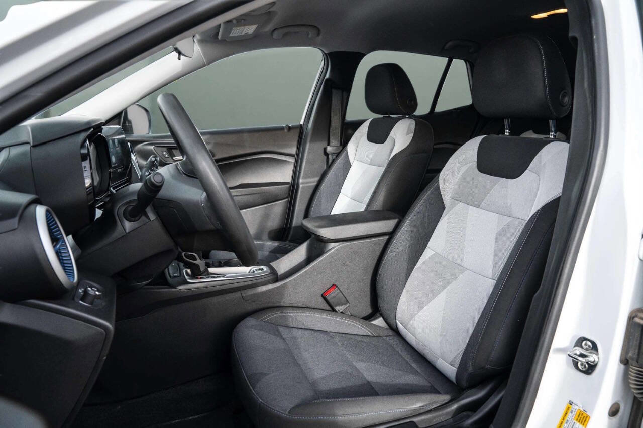 Used 2025 Chevrolet Trax LS image 5