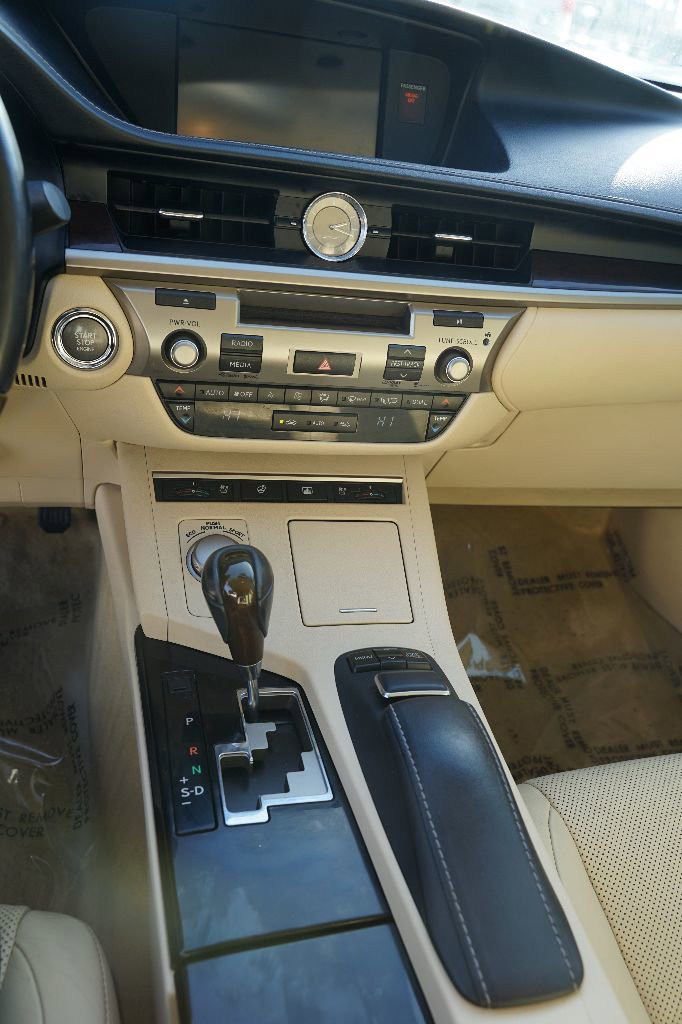 Used 2013 Lexus ES 350 w/ Luxury Pkg FWD image 9