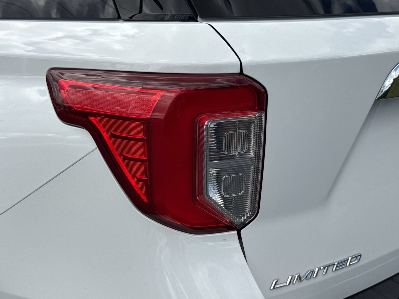 Certified 2023 Ford Explorer Limited w/ Equipment Group 301A RWD image 11