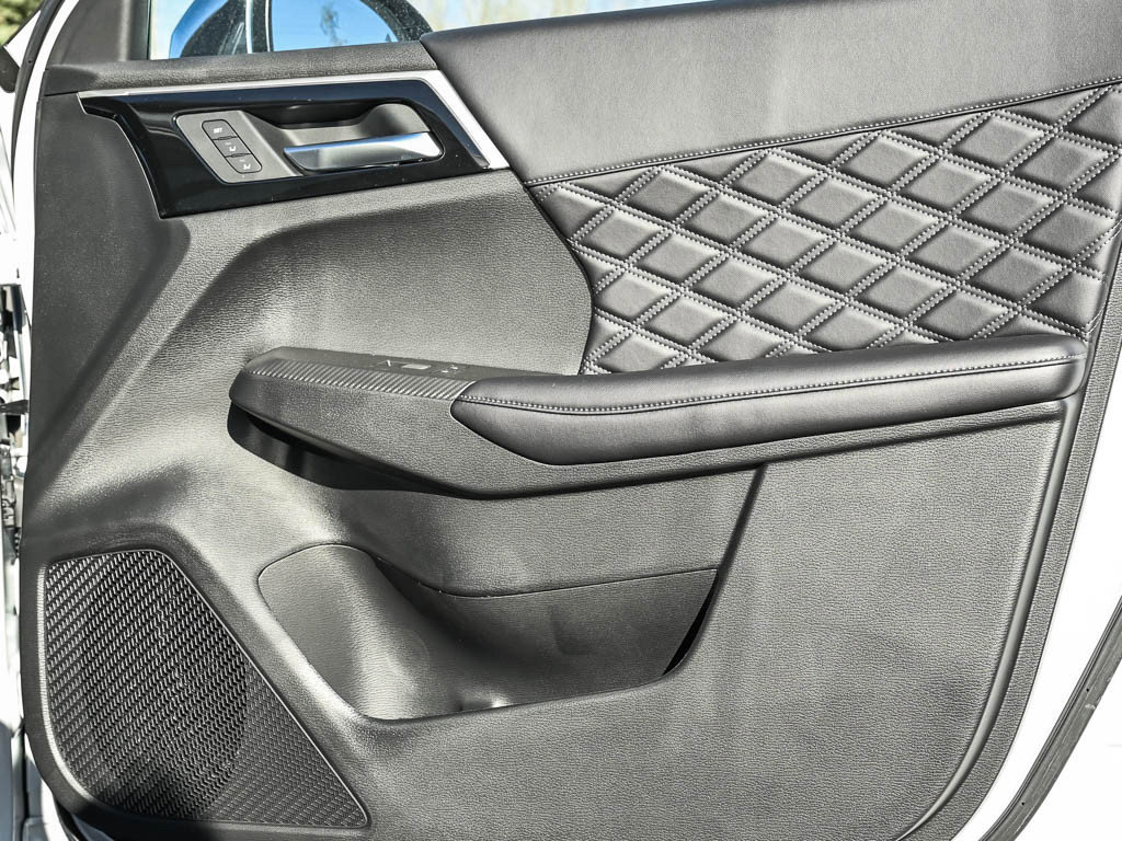 New 2025 Mitsubishi Outlander SEL image 10