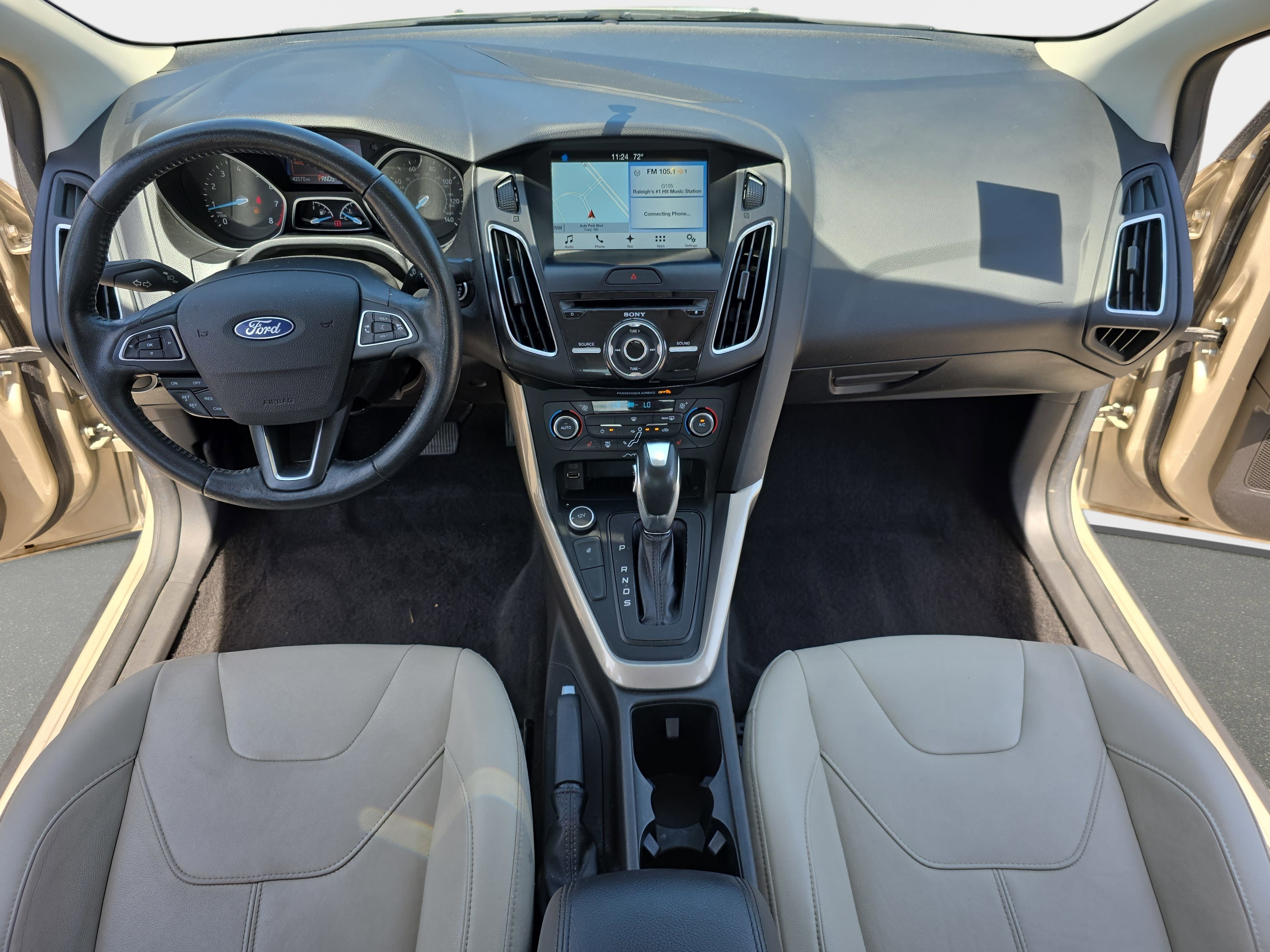 Used 2017 Ford Focus Titanium FWD image 9