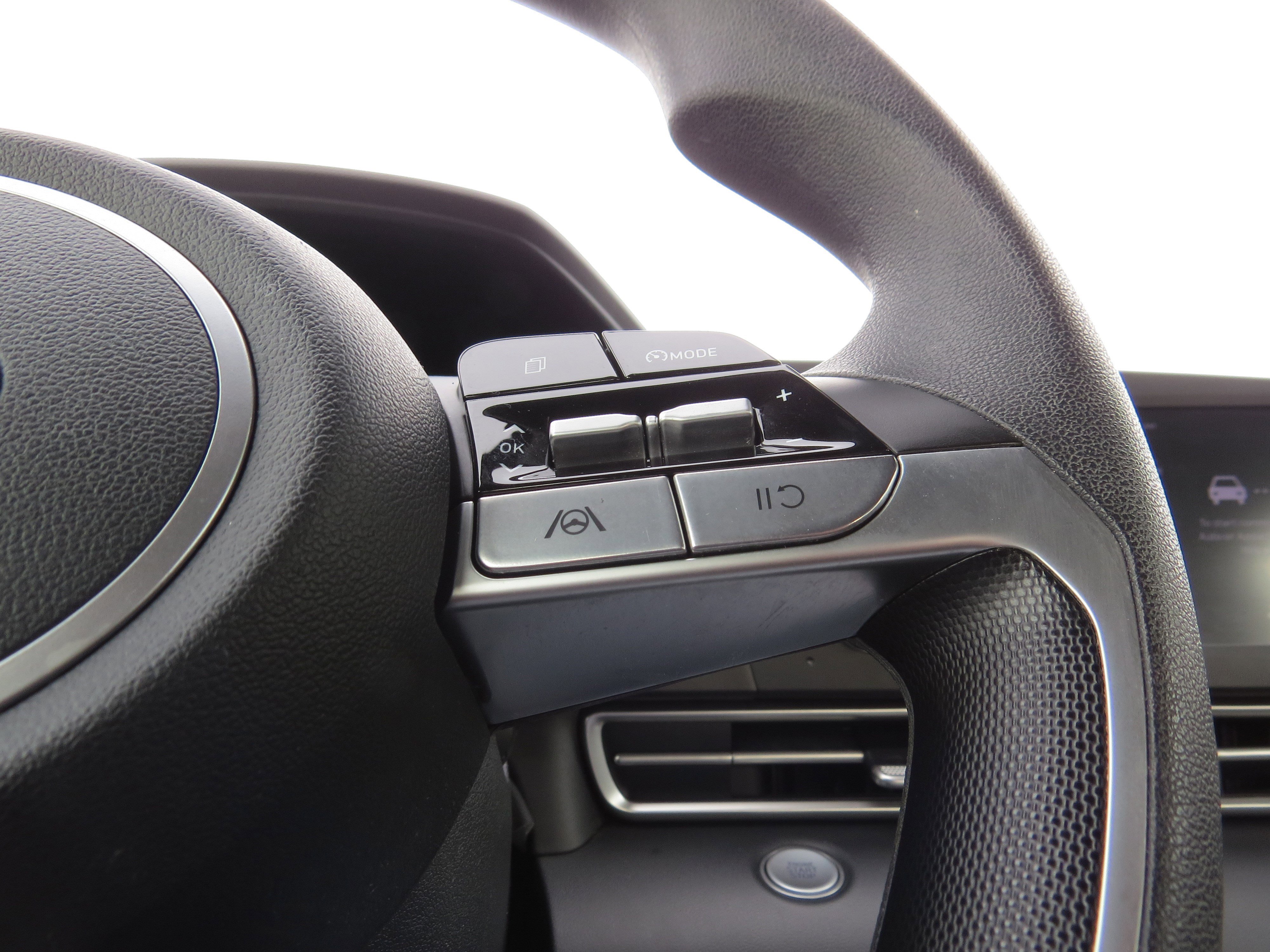 Used 2023 Hyundai Elantra SEL image 19