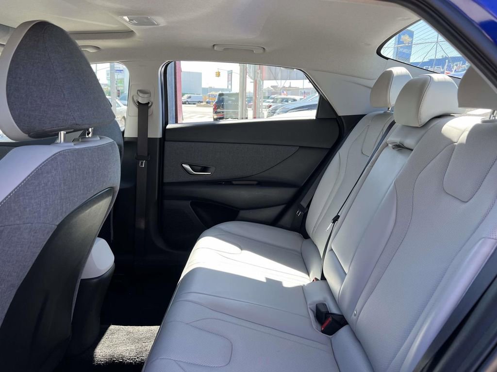 Certified 2023 Hyundai Elantra Limited FWD image 13