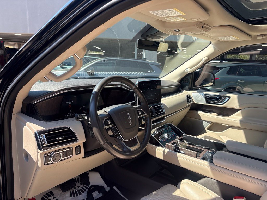 Used 2021 Lincoln Navigator Reserve w/ Luxury Package RWD image 16