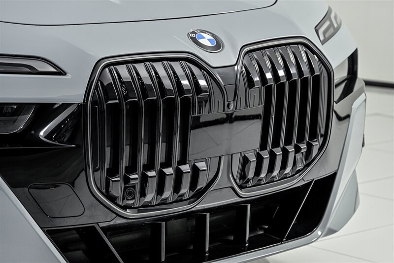 Used 2024 BMW 760i xDrive AWD/4WD image 6