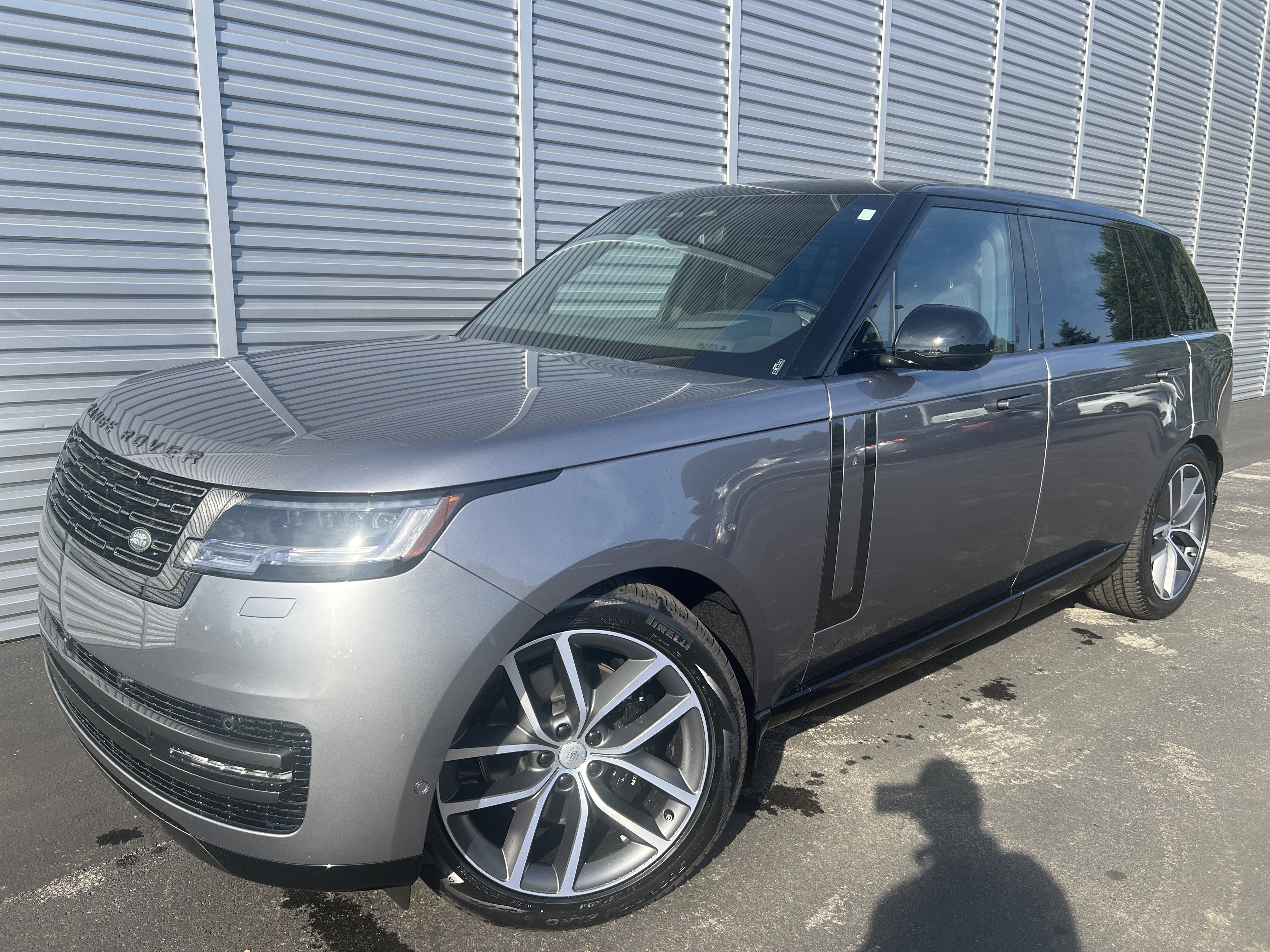 New 2025 Land Rover Range Rover Long Wheelbase SE