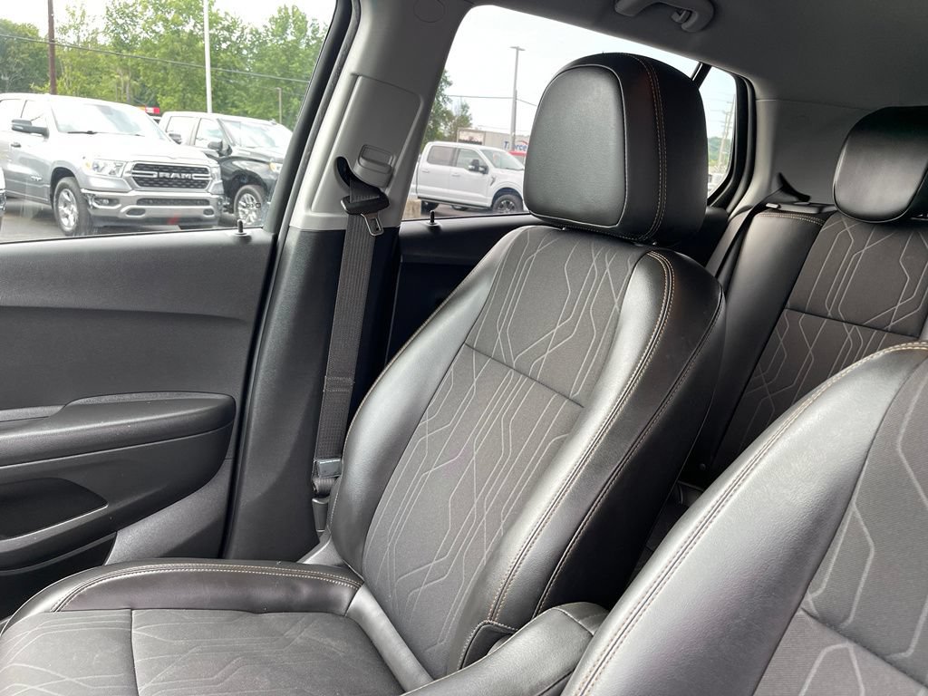 Used 2021 Chevrolet Trax LT w/ LT Convenience Package FWD image 16