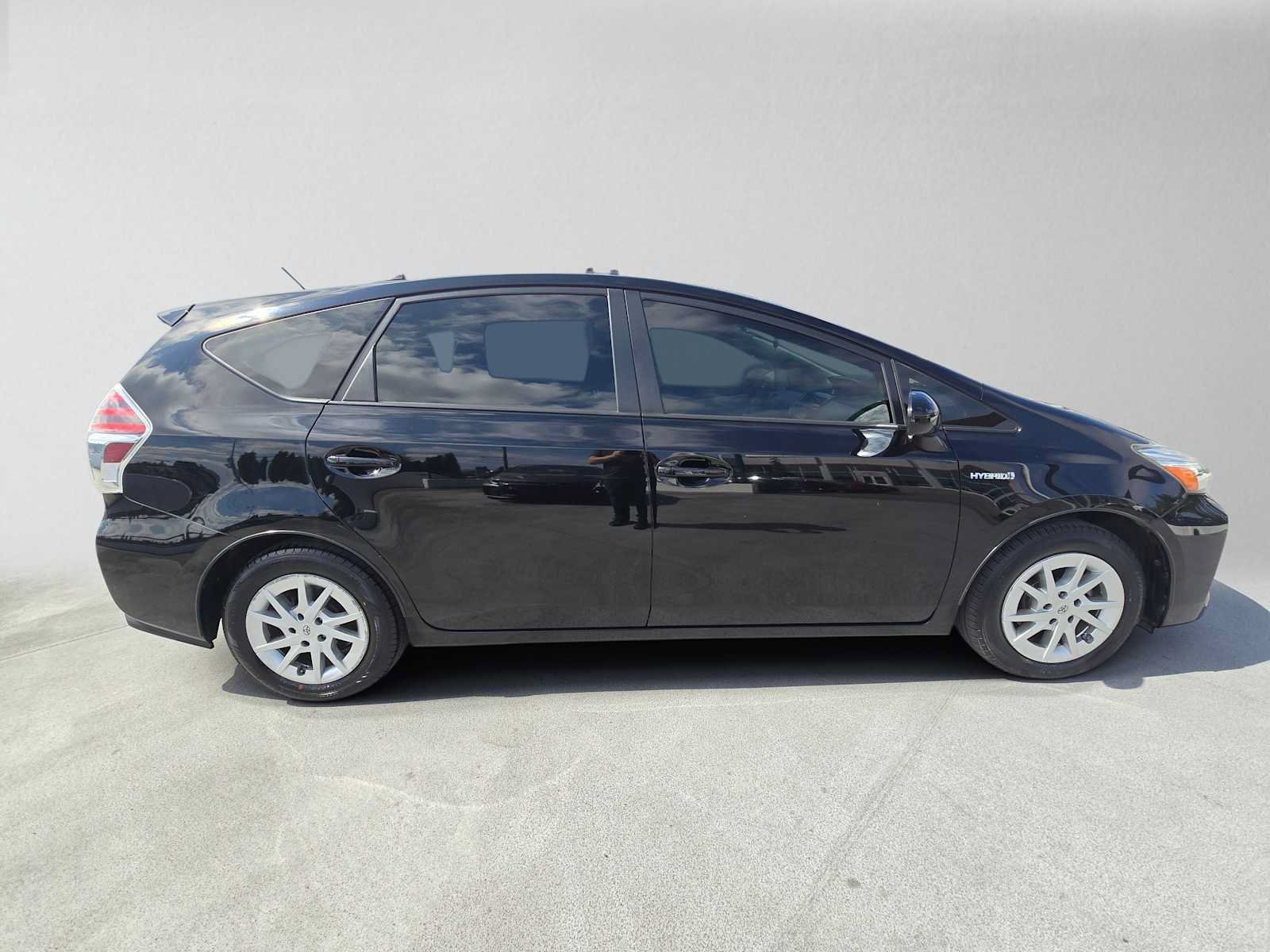 Used 2015 Toyota Prius V Three FWD image 2
