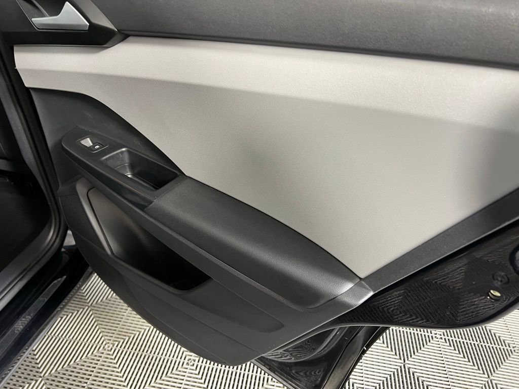 Used 2022 Volkswagen Taos SE image 30