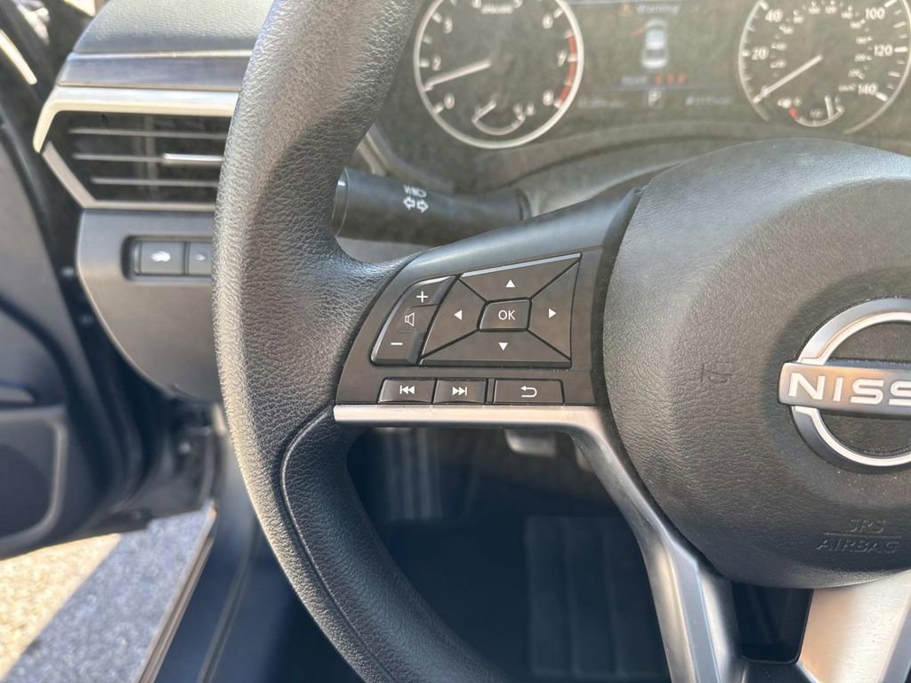 Used 2024 Nissan Altima 2.5 SV image 23