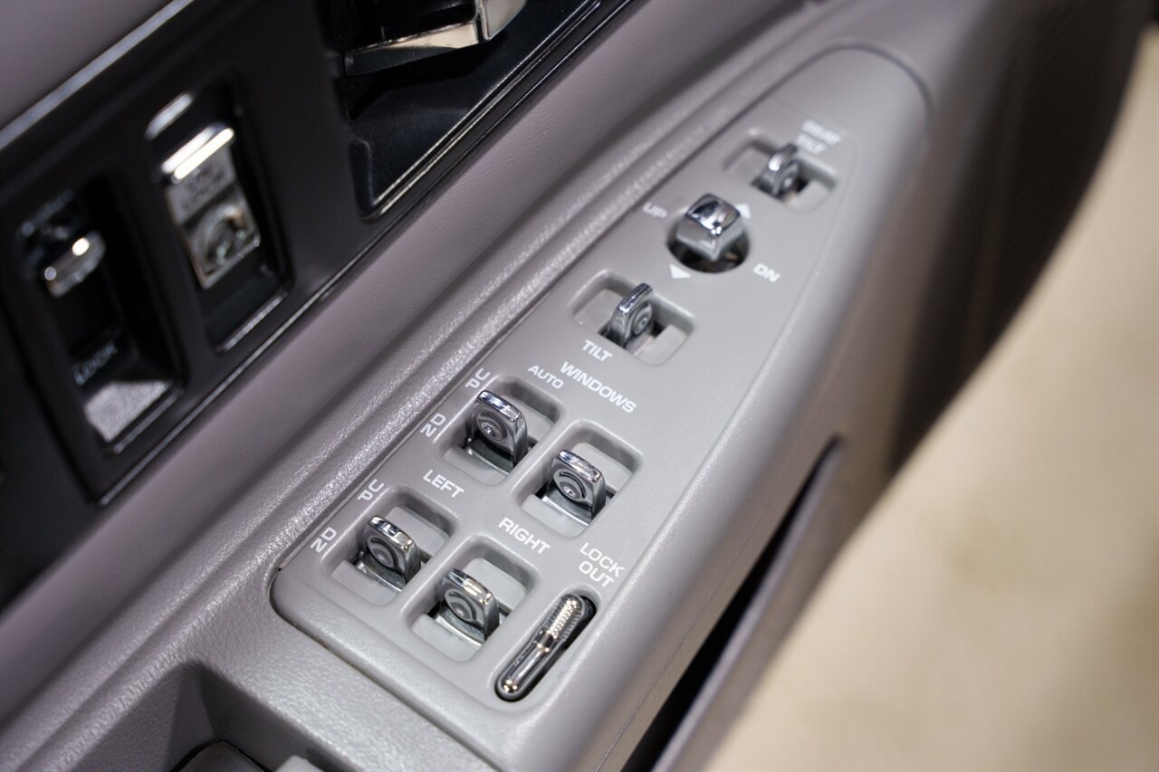 Used 1996 Chevrolet Impala SS RWD image 13