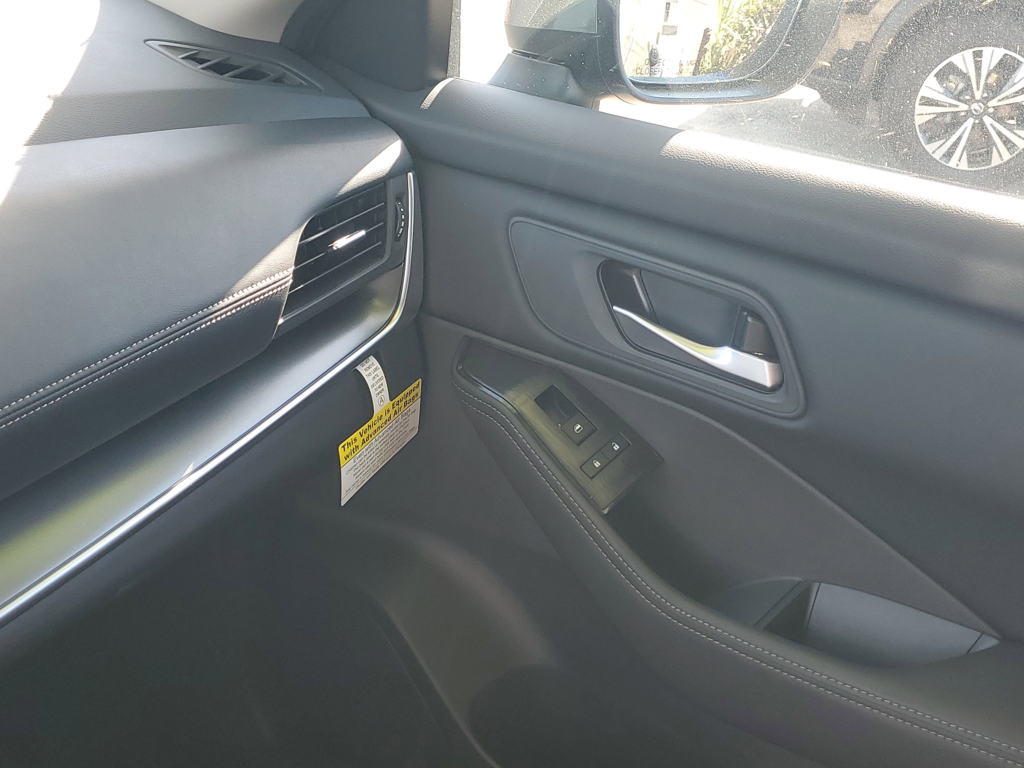 Certified 2025 Nissan Rogue SV image 28