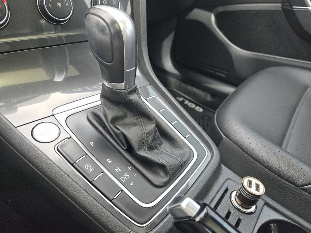 Used 2019 Volkswagen Golf SE image 21