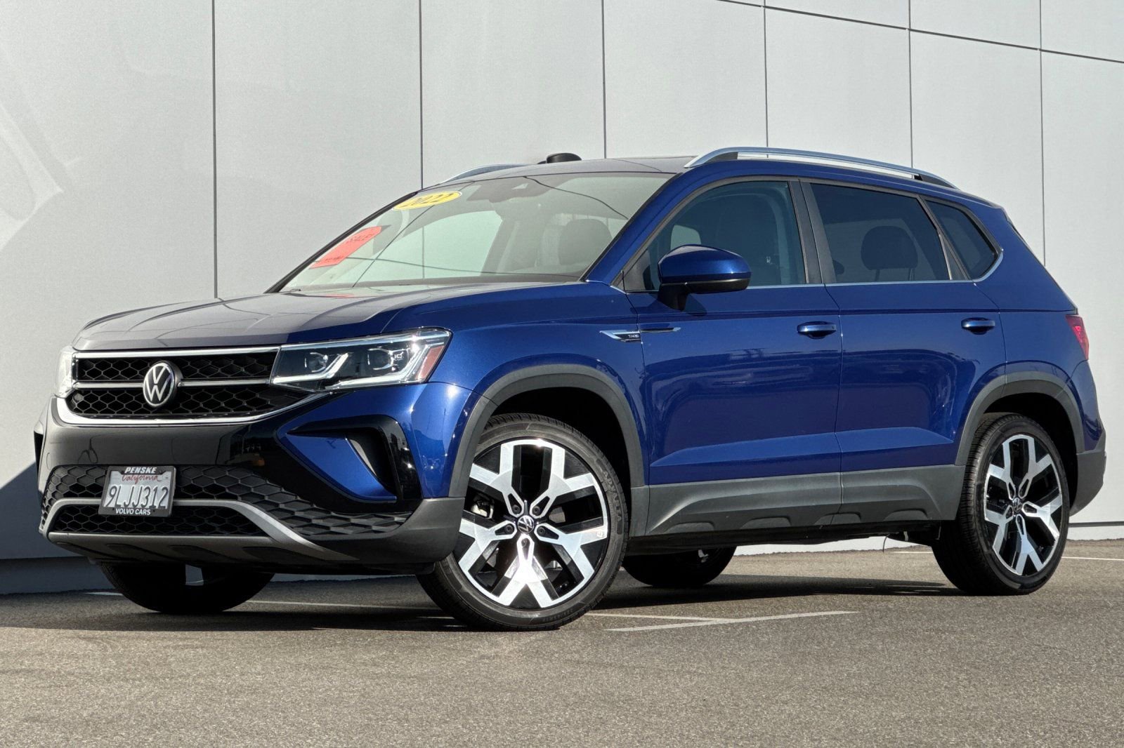 Used 2022 Volkswagen Taos SEL image 1