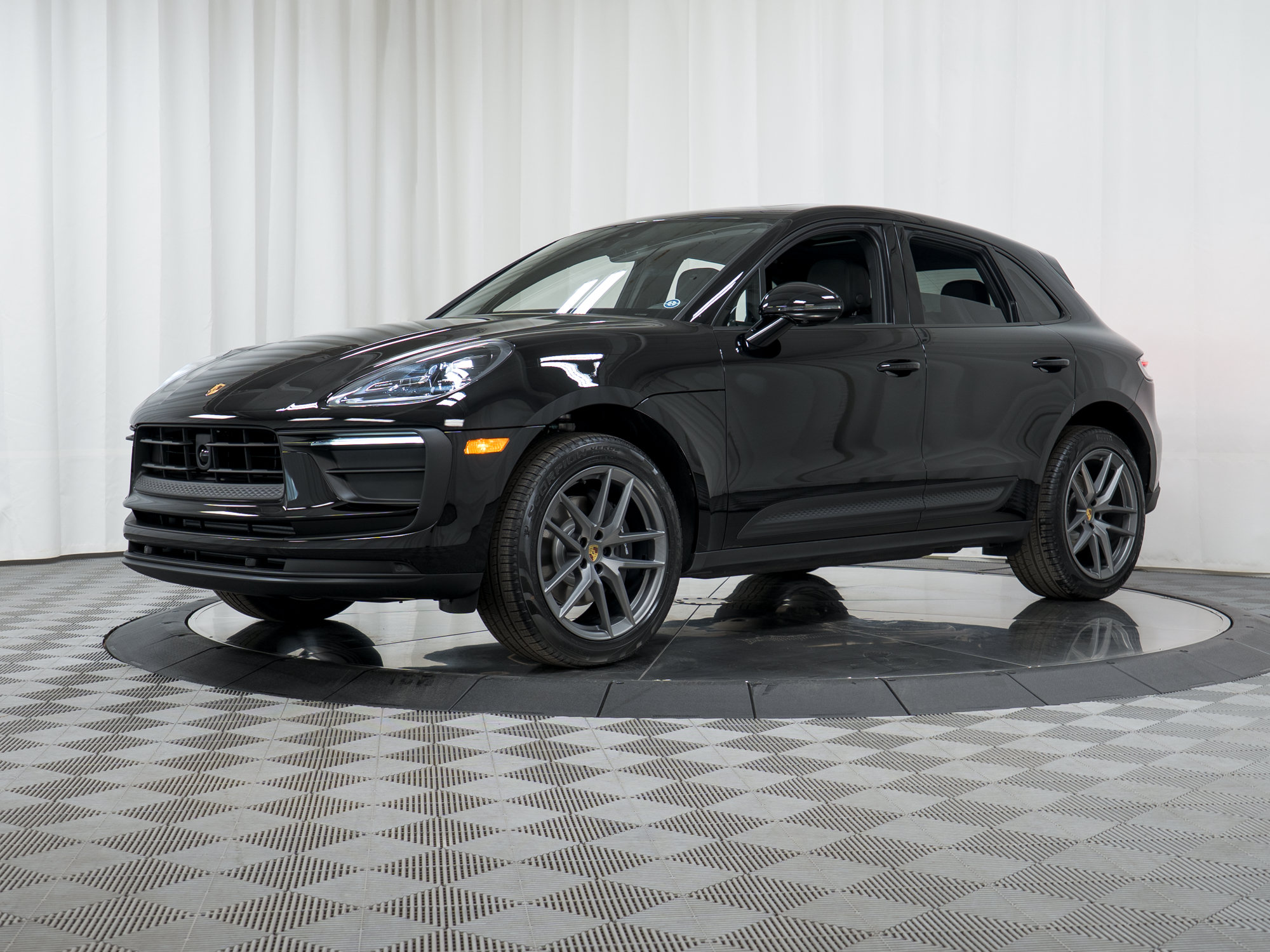 Used 2026 Porsche Macan AWD/4WD image 28