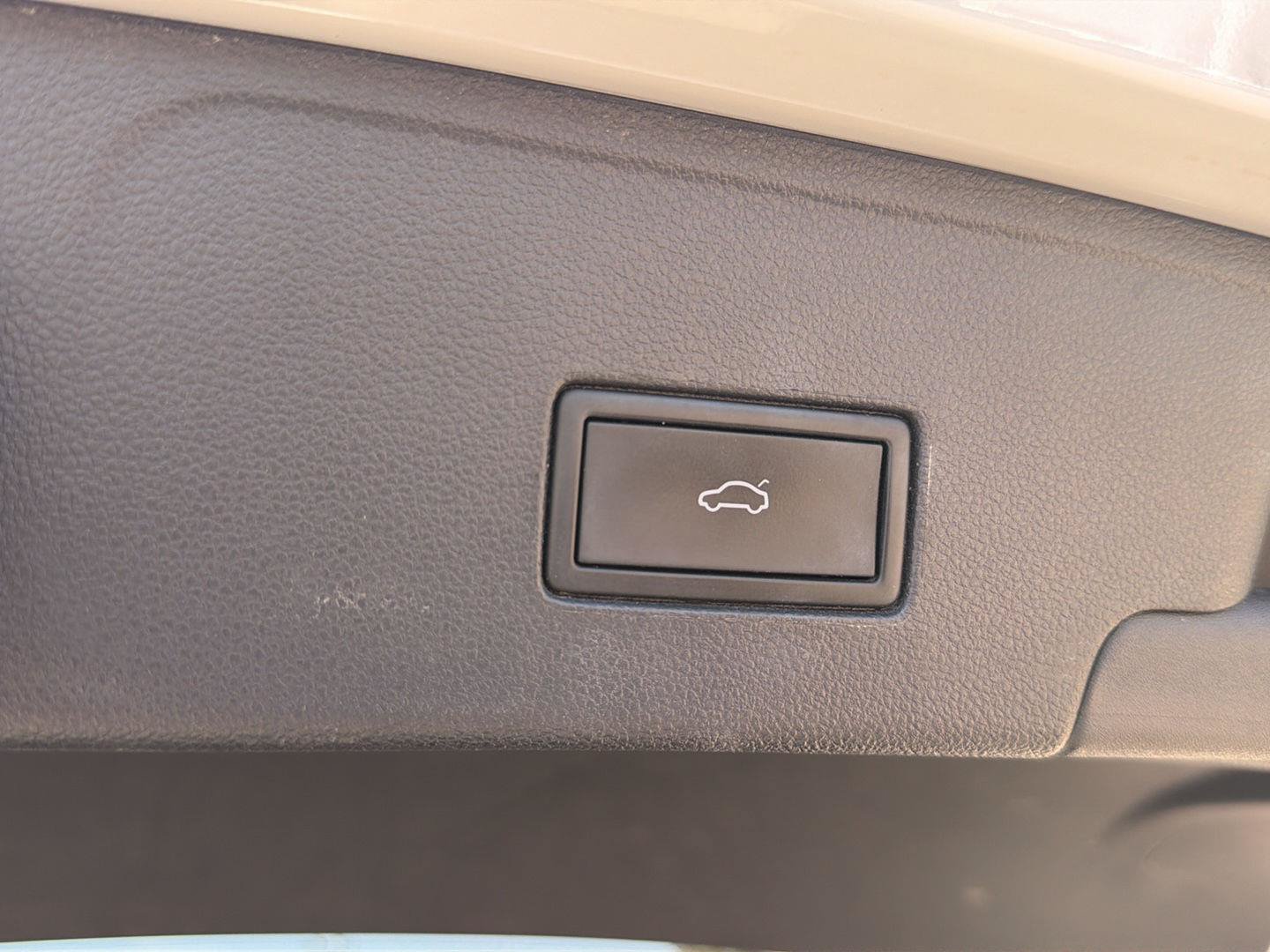 Used 2023 Volkswagen Atlas Cross Sport SE w/ Panoramic Sunroof Package FWD image 15