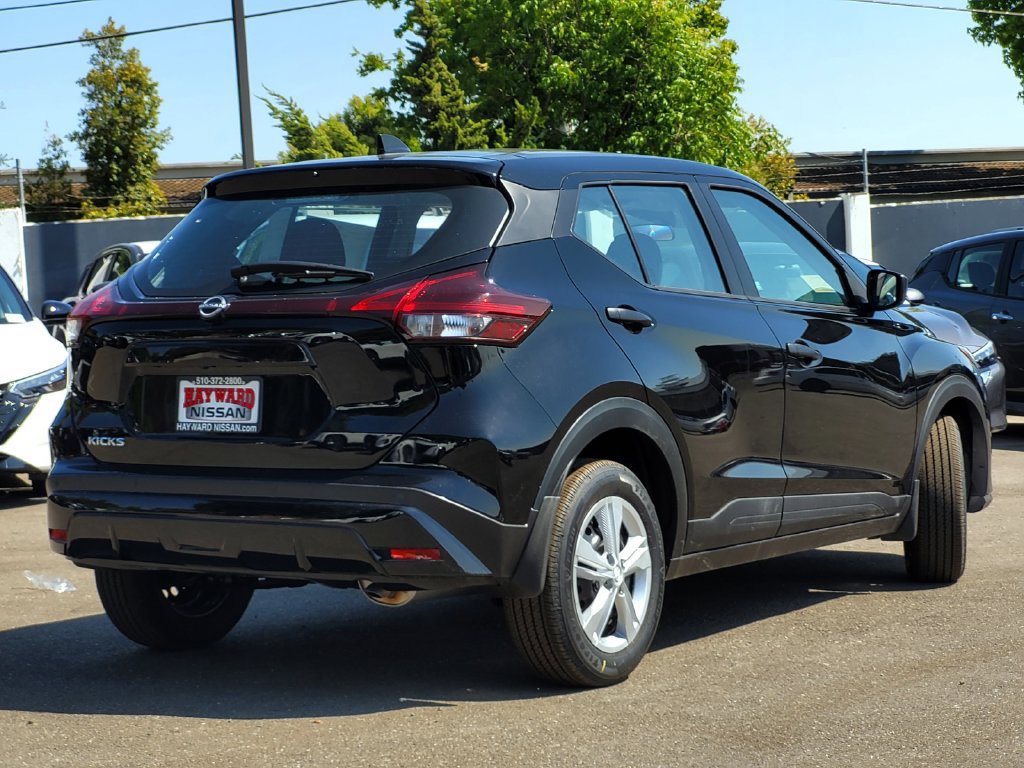 New 2025 Nissan Kicks Play S FWD image 4