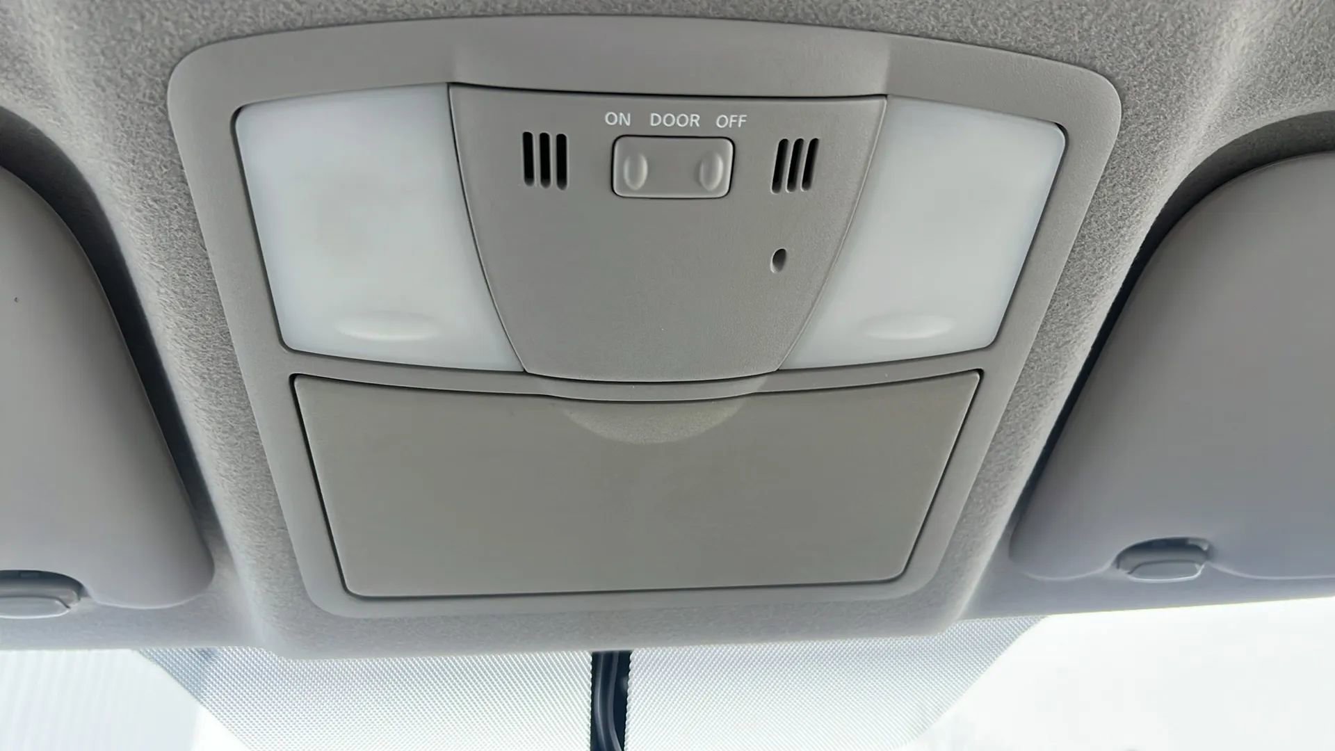 Used 2011 Nissan Leaf SL image 13