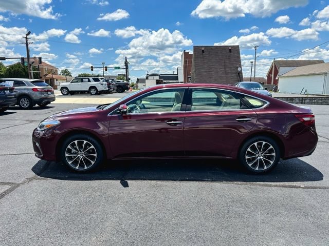 Used 2017 Toyota Avalon XLE Premium w/ All Weather Liner Package FWD image 4