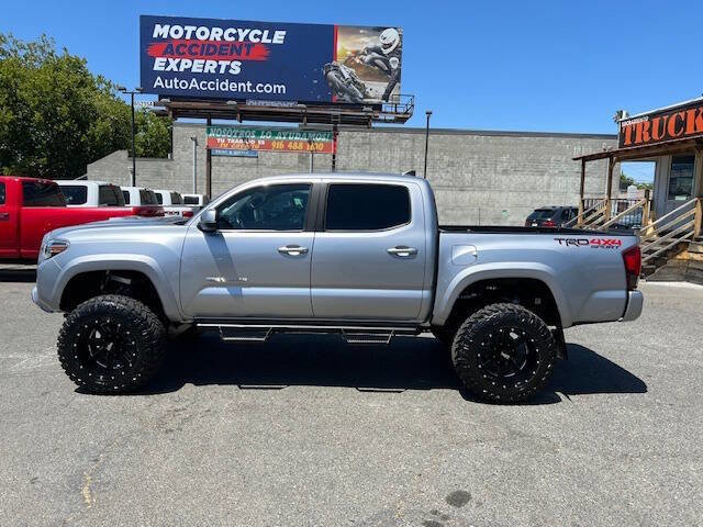 Used 2019 Toyota Tacoma TRD Sport image 4