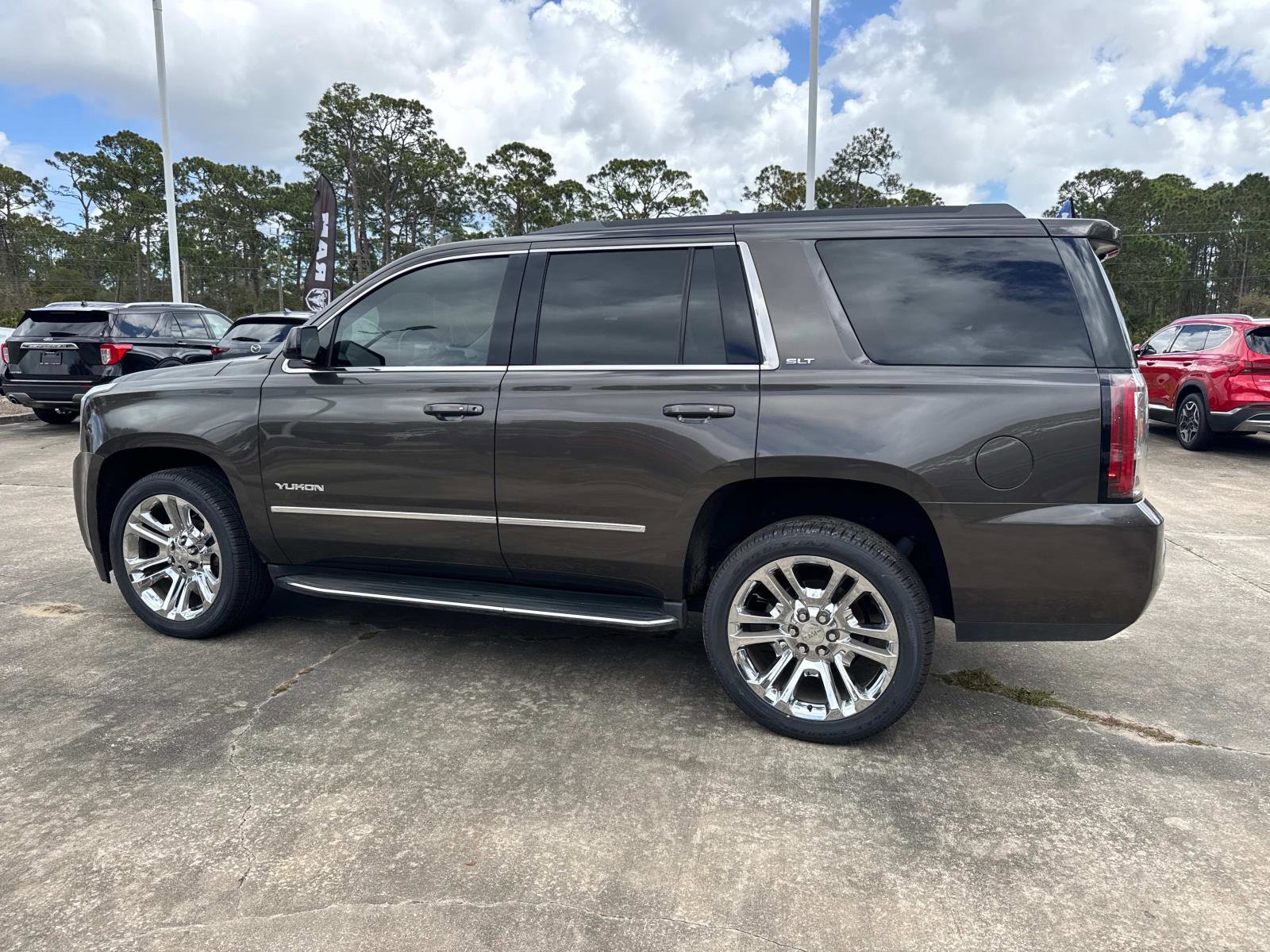 Used 2019 GMC Yukon SLT w/ Premium Edition image 5