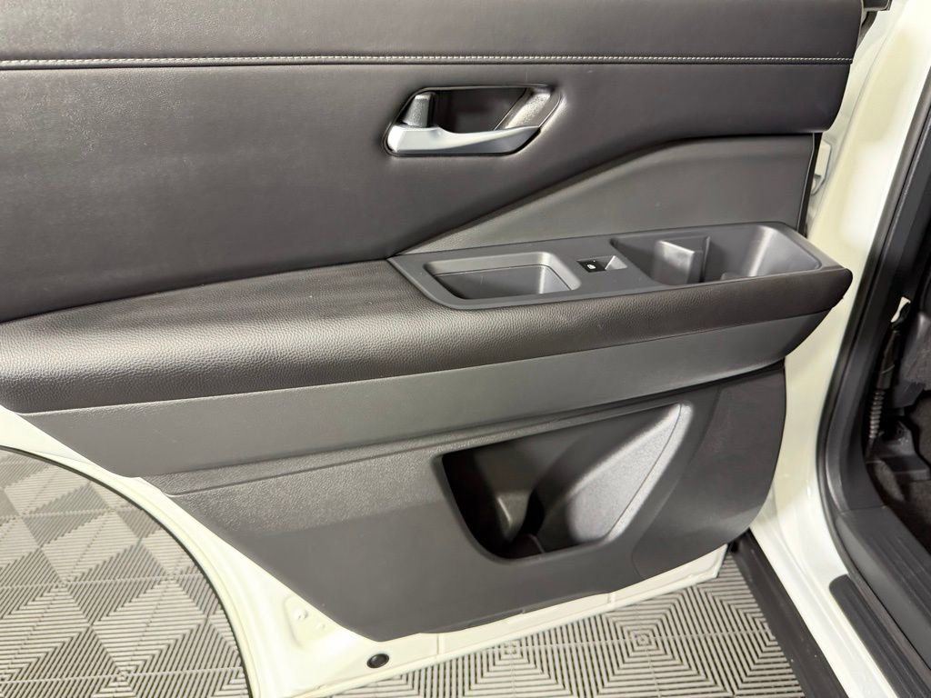 Used 2024 Nissan Pathfinder SL image 28