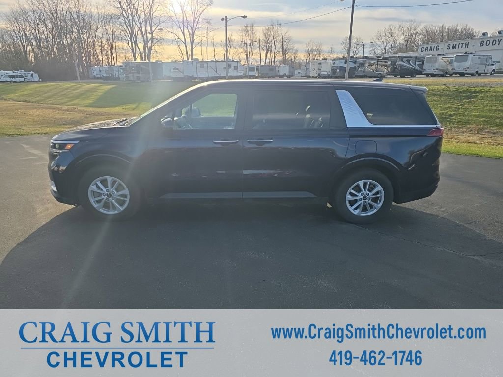 Used 2024 Kia Carnival LX image 3