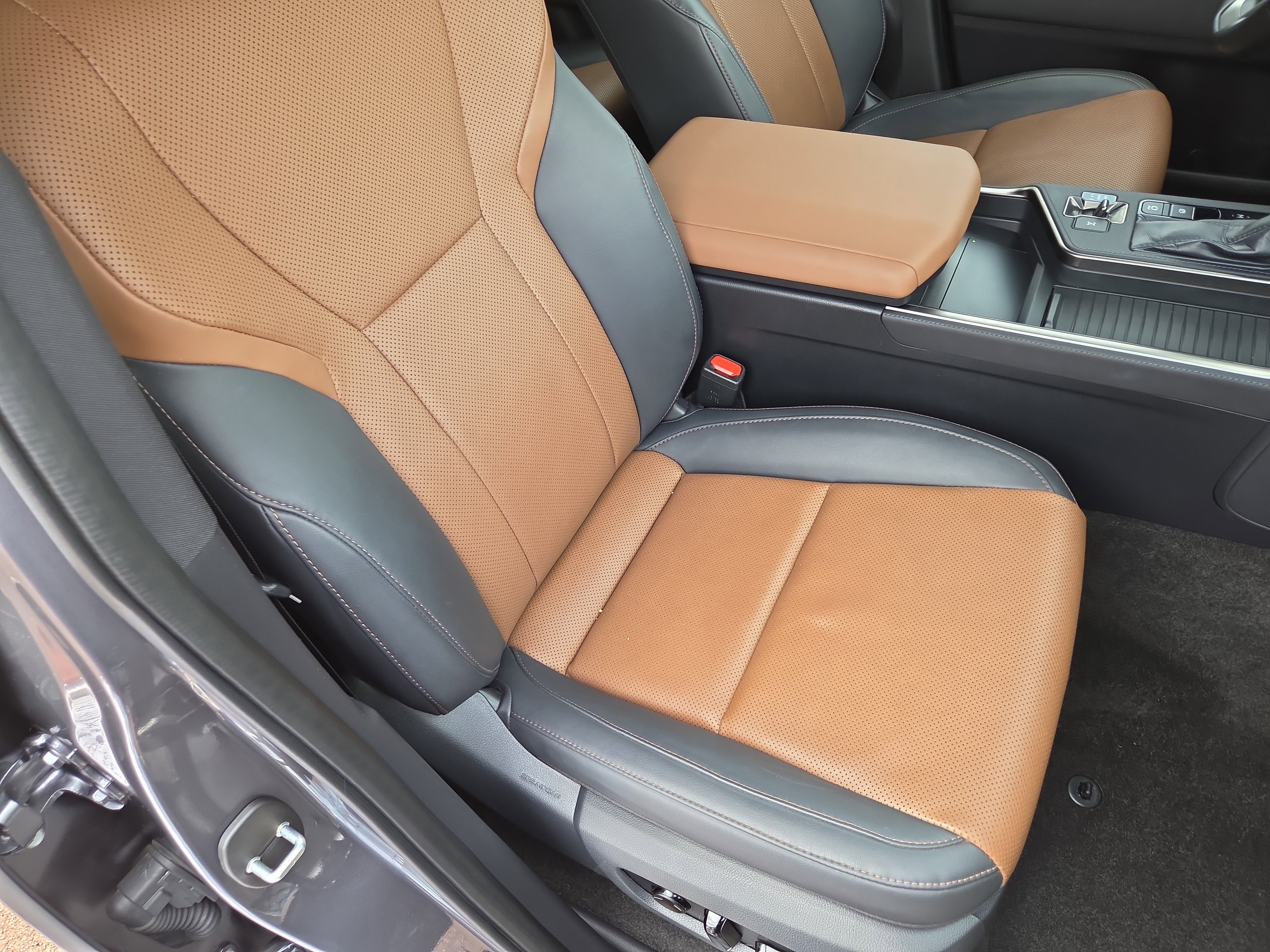Used 2024 Lexus GX 550 w/ Accessory Package (2T) AWD/4WD image 16