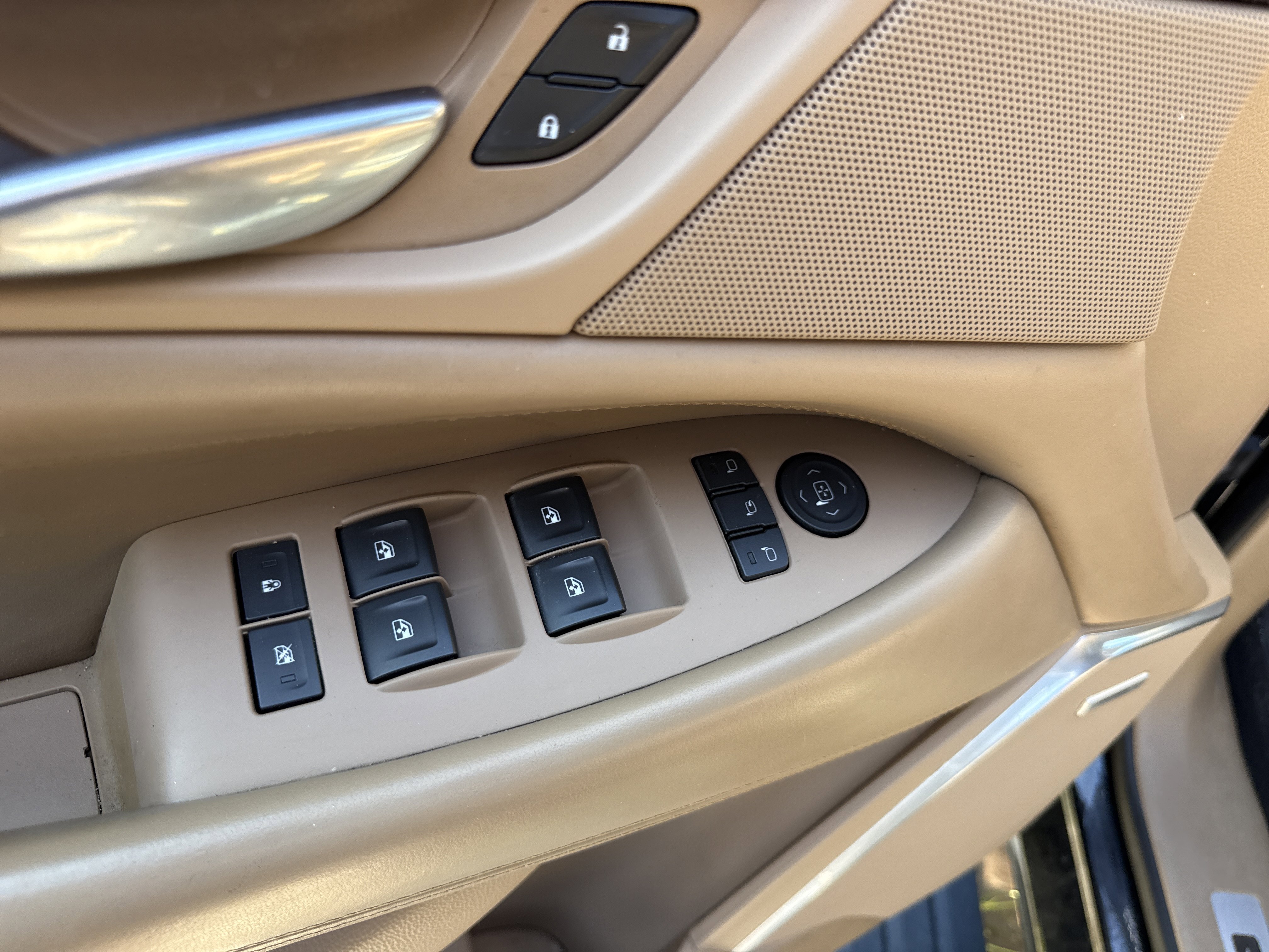Used 2018 Cadillac Escalade ESV Platinum image 32
