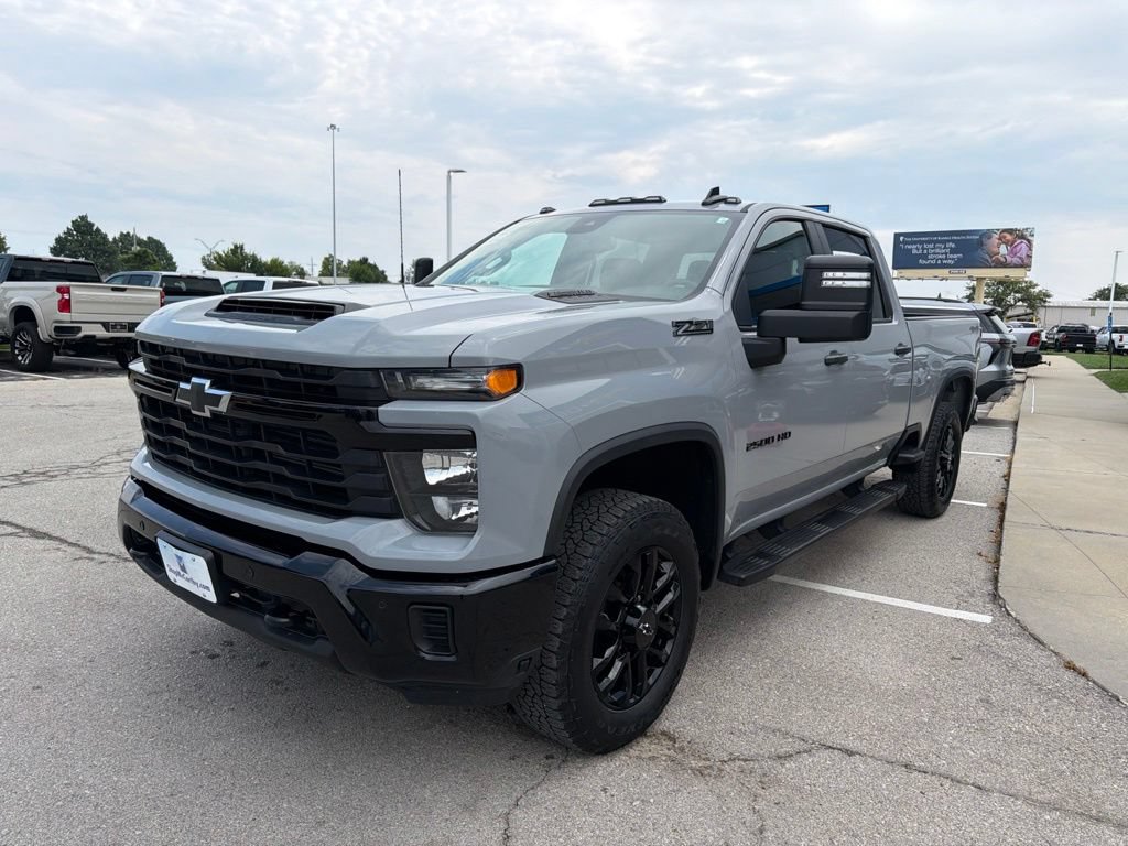 Used 2025 Chevrolet Silverado 2500 Custom w/ Custom Value Package AWD/4WD image 5
