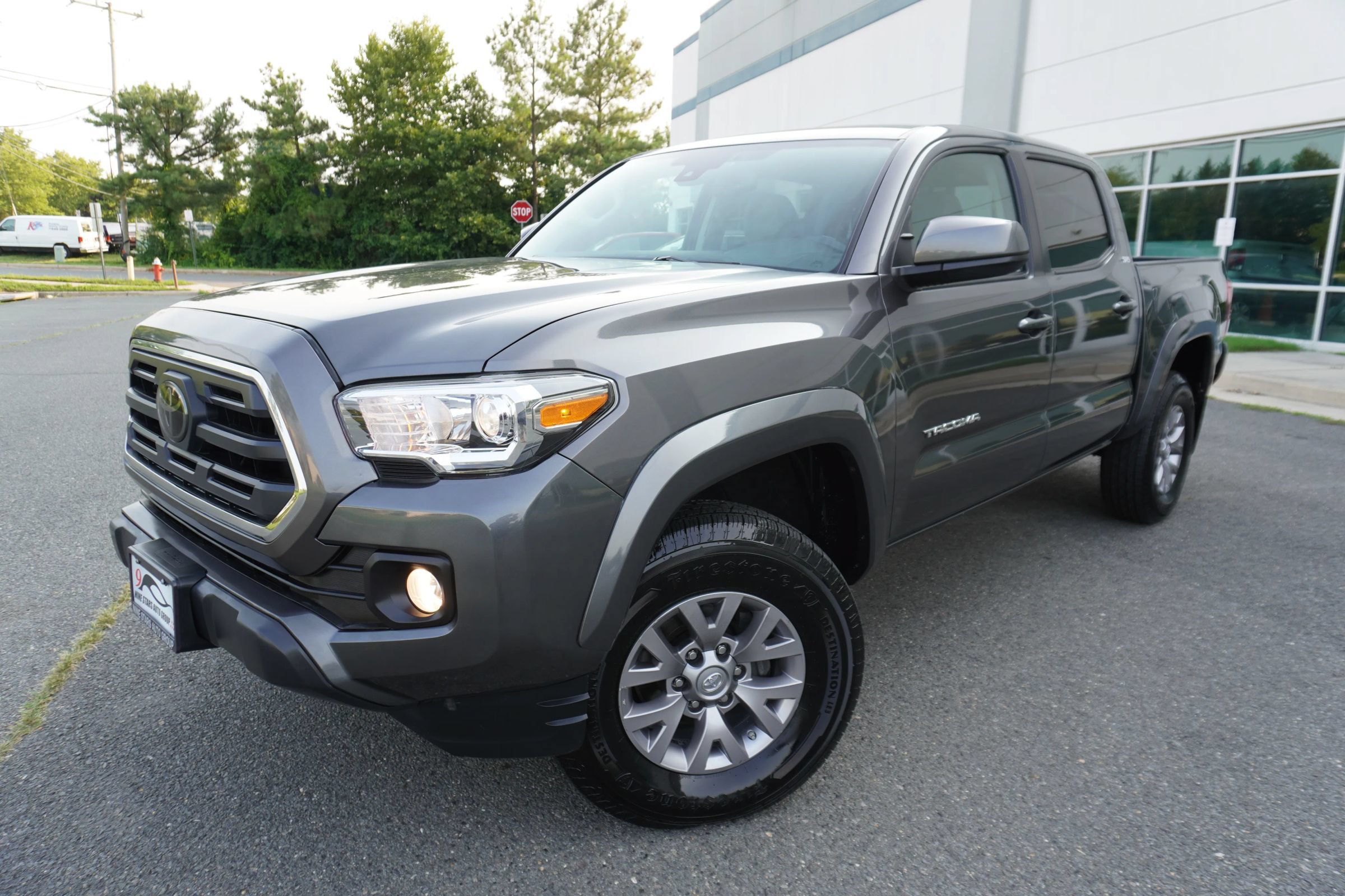 Used 2018 Toyota Tacoma SR5 AWD/4WD image 3