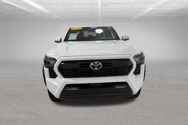 Used 2025 Toyota Tacoma TRD Off-Road AWD/4WD image 2