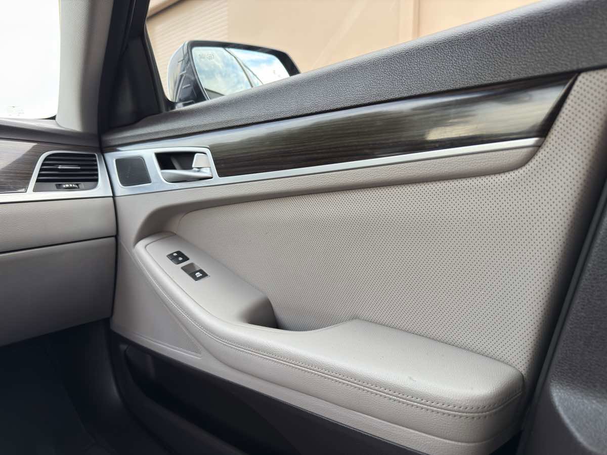 Used 2017 Genesis G80 3.8 image 23