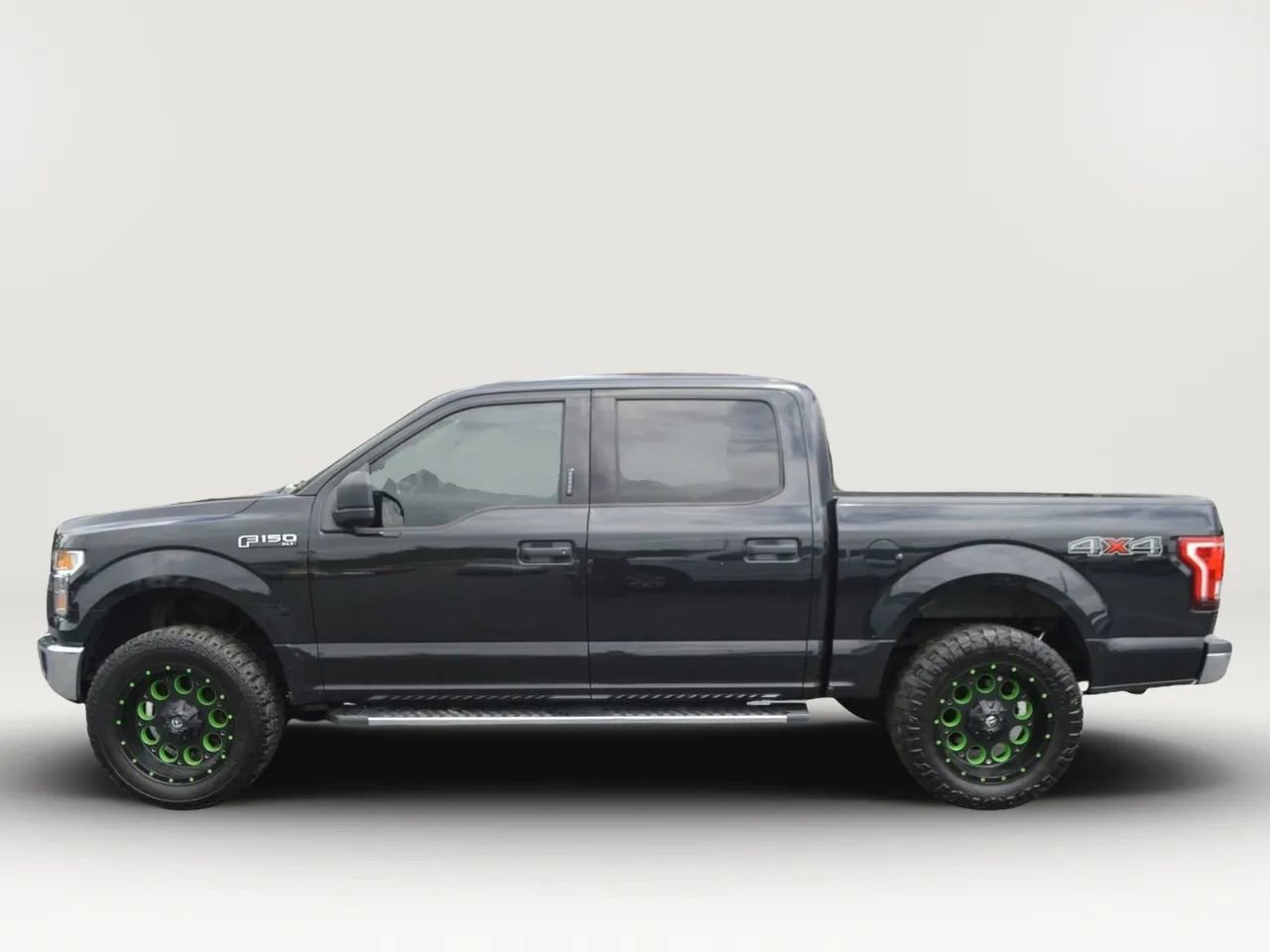 Used 2015 Ford F150 XLT image 3
