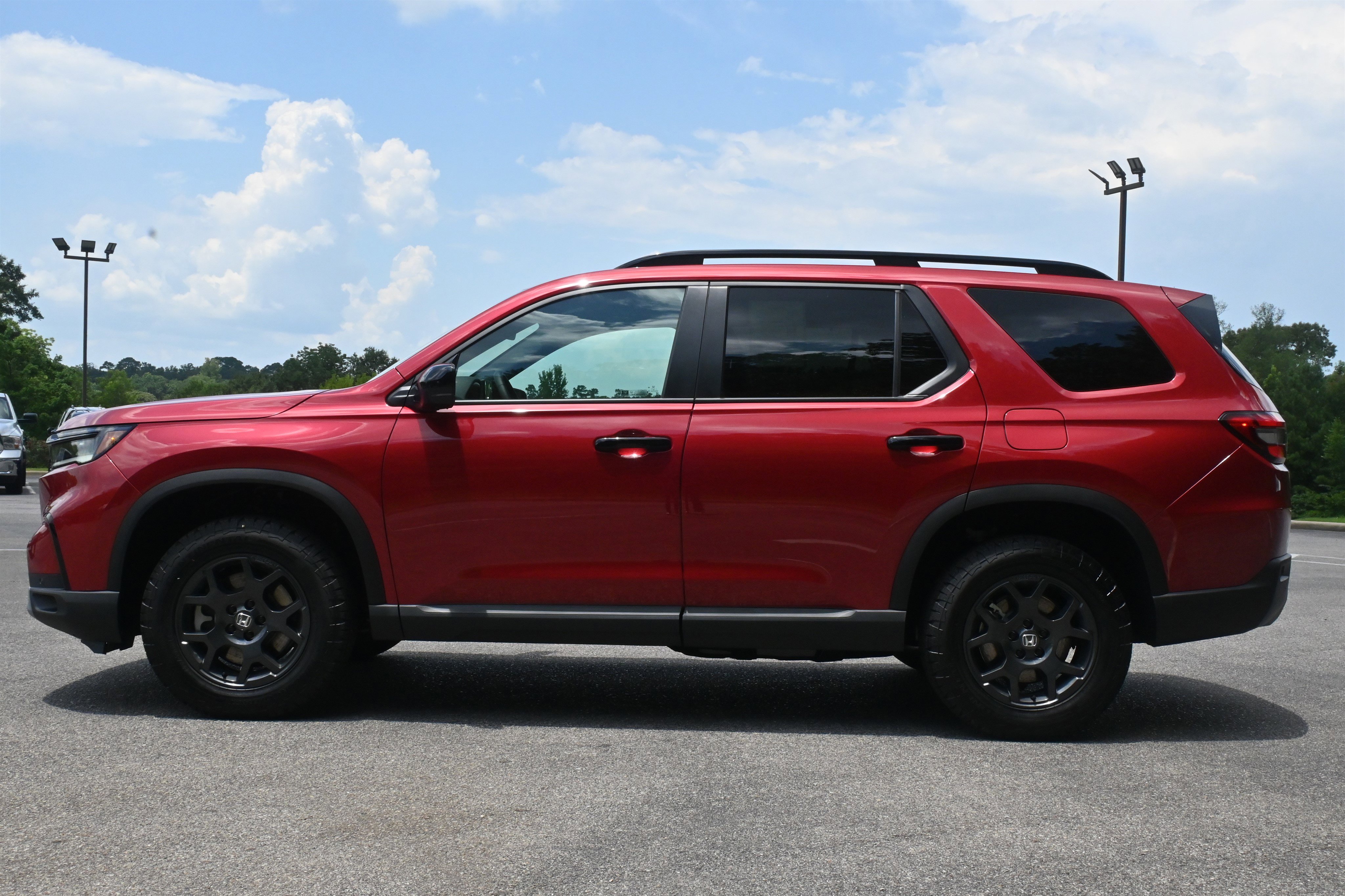Used 2025 Honda Pilot TrailSport image 6
