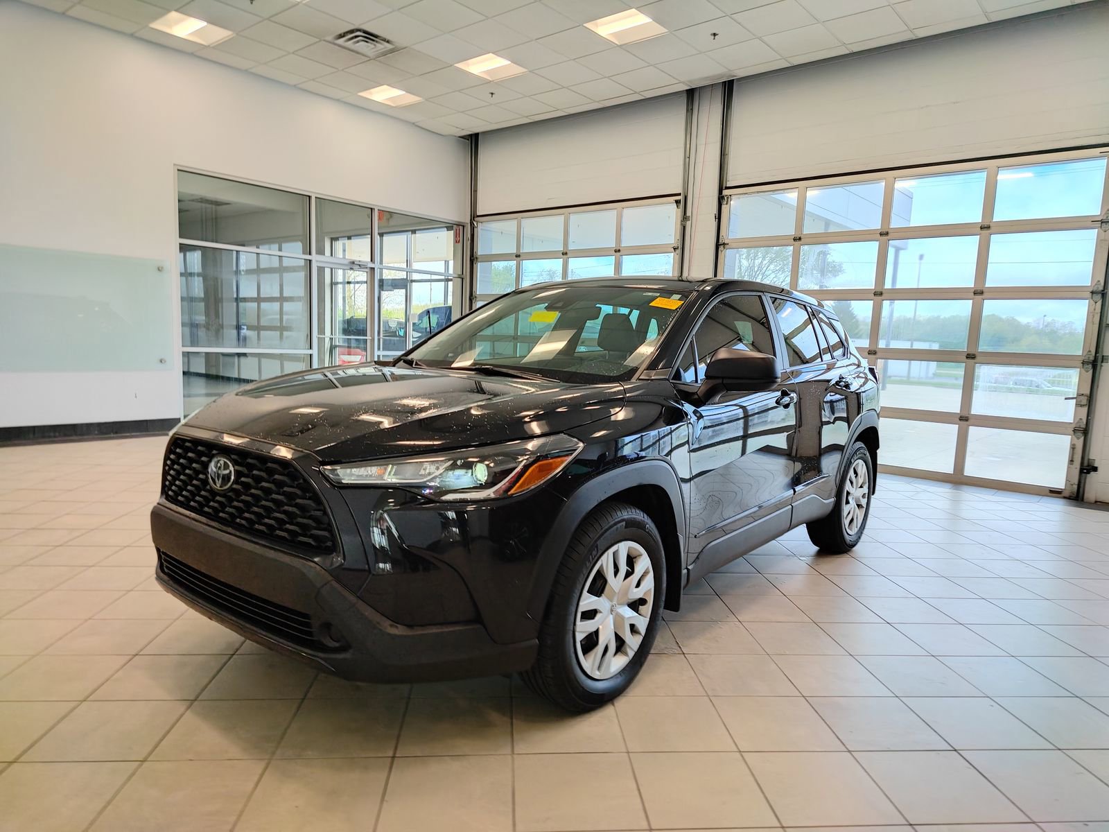 Used 2022 Toyota Corolla Cross L AWD/4WD image 6