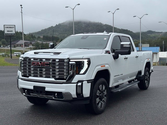 Used 2024 GMC Sierra 2500 Denali w/ Technology Package AWD/4WD image 3