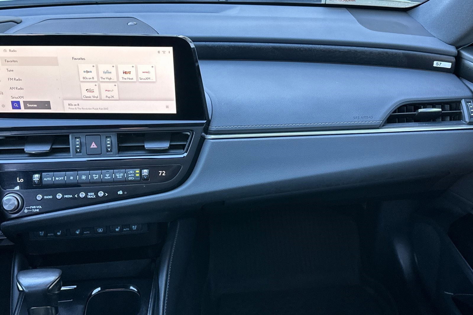 Certified 2025 Lexus ES 300h w/ Luxury Package image 18